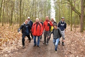 Turisté v pohybu v lese u Hradištka, autor: Jan Čermák